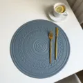 Ronde kunstlederen placemat met boho reliëf, waterdichte hittebestendige tafelmat prachtig. - 38*38cm / Bohemian stijl lichtblauw