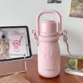 Rosa isolierte Wasserflasche mit Griff und Gurt, süße Edelstahl Thermoskanne für Damen. - 900ml / Rosa