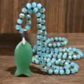 Collana lunga di perle di cristallo fatte a mano con ciondolo a pesce verde. Catena elegante. - Aventurina verde