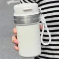 Mug à café isotherme portable avec poignée et sangle pour extérieur et déplacements. - 550ml / 1485 Blanc