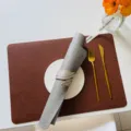 Doppelseitige Leder-Tischset wasserdicht ölbeständig wärmeisolierende Matte fürs Esszimmer - Rechteck / Hellgrau und Dunkelbraun Doppelseitig