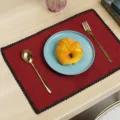 Rote Imitation Jute Tischset mit schwarzer Spitzenborte, ins Stil Stoff Esstisch Isolierungsmatte - Leinenoptik Weinrot