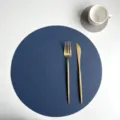 Set da tavola rotondo in pelle blu stile nordico impermeabile resistente al calore - Tovaglietta 32 cm e sottobicchiere 10 cm / Blu e grigio (tovaglietta rotonda e sottobicchiere rotondo)