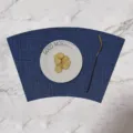 Tovaglietta in PVC blu a ventaglio, tappetino da tavola curvo per tavolo rotondo, isolamento. - 43*29 cm / Strisce verticali blu scuro