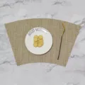 Tovaglietta in PVC a ventaglio tavolo rotondo tappetino termoisolante curvo ristorante hotel - 43*29 cm / Giallo Crema Motivo Verticale