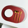 Doppelseitige Leder Tischset Kunstkuhfell Textur wasserdichte Matte für Restaurant - Ovaler Stil / Ziegelrot und Khaki Doppelseitig