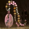 Lungo collana di perle in pietra naturale con grande pendente ovale rosa per donna catena - N2884 Rodonite Ciondolo Ovale Stile