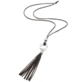 Largo collar estilo bohemio de ante marrón con borla y anillo de metal plateado para suéter. - Borla Camello (N2061)