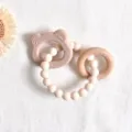 Mordedor de silicona alimentaria para bebés con aro de madera y forma de oso rosa - Oso Naranja Rosa y Círculo