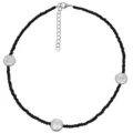 Girocollo di perline nere con ciondoli a moneta argentati e catenella di estensione. - Stile Perline Nere con Dischi d'Argento (N2307-02Black)