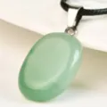 Grüne ovale Edelstein Anhänger Halskette mit schwarzem Lederband, minimalistischer Schmuck. - Grüner Aventurin