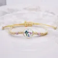 Bracciale intrecciato colorato fatto a mano con fiori secchi e sfera di vetro trasparente. - 10 Colori