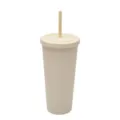 Primo piano dettagliato della superficie del bicchiere in plastica opaca e del design della paglia. - 24oz / Beige