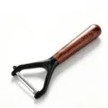 Pelador de frutas con grano de madera, mango ergonómico con hoja de acero inoxidable. - Pelador negro con veta de nogal, horizontal - pack individual