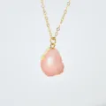 Goldfarbene Kette mit unregelmäßigem rosa Achat Geode Anhänger Modeschmuck Damen - Rosa Achat Geode Stil (N2553)