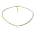 Collana girocollo di perline con ciondolo lettera C in conchiglia, gioiello elegante da donna. - Modello C