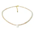 Collana girocollo perline cristallo beige con ciondolo lettera E in conchiglia donna - Modello E