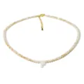 Collana con ciondolo lettera F in conchiglia e perle di cristallo, catena elegante da donna. - Stile F