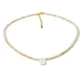 Collana di perle di cristallo dorate con ciondolo lettera G in madreperla, elegante. - Stile G