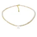Collana di perle con ciondolo lettera in conchiglia e catenina dorata gioiello estivo. - Stile K