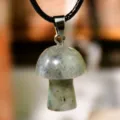 Collana con Pendente a Fungo in Pietra Naturale Cordino in Pelle Gioiello per Donna - Pietra Flash (Labradorite)