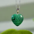Collana con ciondolo a cuore in malachite verde da donna, elegante gioiello in argento - Malachite