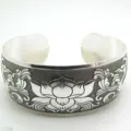 Retro ampio bracciale rigido in argento, stile etnico loto intagliato variante metallo. - Loto
