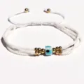 Pulsera de cuentas Miyuki multicapa hecha a mano con abalorio de mal de ojo y perlas oro. - Blanco