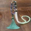 Natuurstenen kralenketting met groene kwast, meerkleurige lange truiketting variant. - Groen Wit Blauw Kleur Match (N2675) / Groene Aventurijn + Groene Kwast