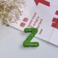 Grüner Strass Buchstabe Z Anhänger Detailansicht, glänzender Kristall Charm für Taschen Schlüssel. - Buchstabe Z