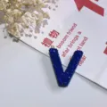 Blauer Strass Buchstabe V Schlüsselanhänger, stilvoller Taschenanhänger und Auto-Accessoire. - Buchstabe V