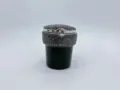 Nahaufnahme eines schwarzen Strass-Auto-Aschenbechers mit silbernem Metallrand und Deckel. - Schwarz