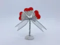 Detailansicht des funkelnden Strass-Herz-Ballon-Ornaments mit Schleife und Basis für elegante Deko. - Rot-weiße Farbverlauf-Geständnisballons