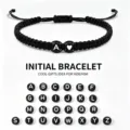 Pulsera inicial de cuerda trenzada negra hecha a mano con letras A-Z y corazon para parejas - Estilo Letra A (BN-0322-A)