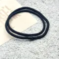 Vista detallada del pulsera de cordón tejido negro con un cierre magnético seguro. - Cierre Magnético Doble Capa Negro