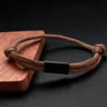 Handgefertigtes braunes geflochtenes Paracord-Armband mit schwarzem Edelstahlelement - Glatter Runder Rohrstil (BN-0308) / Dunkelbraun