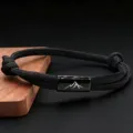 Handgefertigtes schwarzes Paracord Edelstahl Armband mit gravierter Metallroehre und Motiv. - Bergmuster Runder Rohrstil (BN-0308) / Schwarz