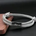 Graues Paracord Armband mit schwarzem Metallstab, geflochtenes Seil Armband Unisex. - Gravierter Runder Rohrstil (BN-0308) / Grau