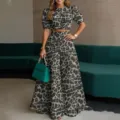 Σετ δύο τεμαχίων με λεοπάρ print, crop top με κοντό μανίκι και ψηλόμεσο παντελόνι. - Πράσινο Μοτίβο