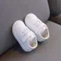 Scarpe primi passi bambino bianche dettaglio, suola morbida antiscivolo per bimbi. - Lunghezza interna 16,5 cm / Taglia 24 / Bianco