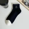 Calcetines cortos negros y blancos para mujer con bonito bordado de conejo y punta en contraste. - Conejo