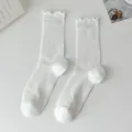 Calcetines blancos con volantes, malla ligera y transpirable, estilo casual escolar. - Blanco