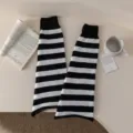 Calentadores de punto a rayas en blanco y negro, polainas estéticas Y2K cómodas para el estilo diario. - Talla única / Rayas Blancas y Negras