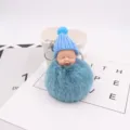 Süßer schlafender Puppen Schlüsselanhänger mit blauem Bommel und Mütze für Damentaschen. - Blaugrün