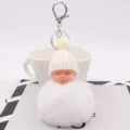 Süßer schlafender Baby Puppe Schlüsselanhänger Plüsch Pompom Anhänger für Damen Taschen Auto. - Weiß