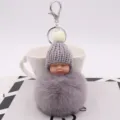 Schlafende Babypuppe Schlüsselanhänger Plüsch Pompom Taschenanhänger süße Plüschtier Autodeko - Hellgrau + hellgraue Mütze