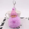 Süßer schlafender Baby Puppe Pompom Schlüsselanhänger Plüsch Deko Tasche Auto Anhänger 1Stk - Helllila + helllila Mütze