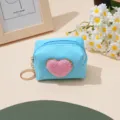 Süße blaue Geldbörse mit rosa Chenille-Herz-Aufnäher, kleine Reißverschlusstasche mit Ring. - Blau X Rosa Liebesherz