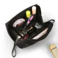 Tragbare schwarze Kosmetiktasche, minimalistischer Make-up-Organizer für Reisen und Alltag. - Schwarz