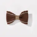 Petite barrette à nœud en tissu marron avec coutures blanches pour enfant - Bord Ondulé Brun (9)